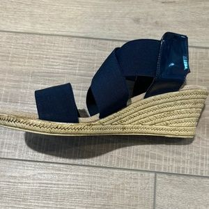 CHARLESTON SHOE CO NWB WASHABLE Highlands Wedge Sandal in Navy SIZE 8